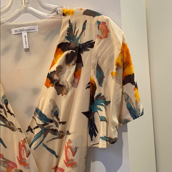 Floral wrap dress - Picture 3 of 4